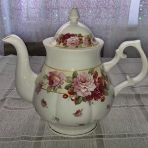 Floral Teapot with Pink Roses